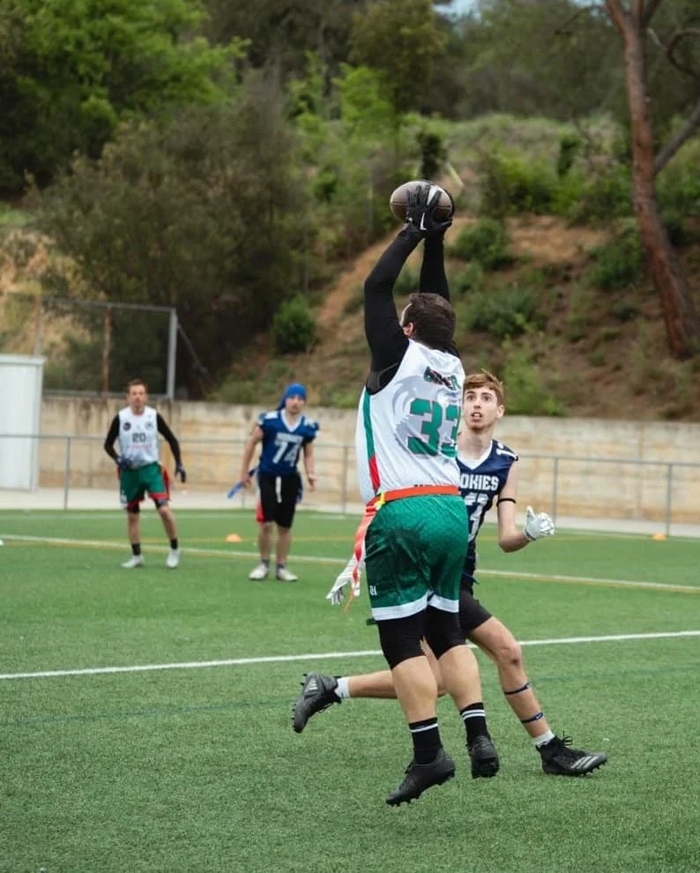 Xavier jugando a Flag Football