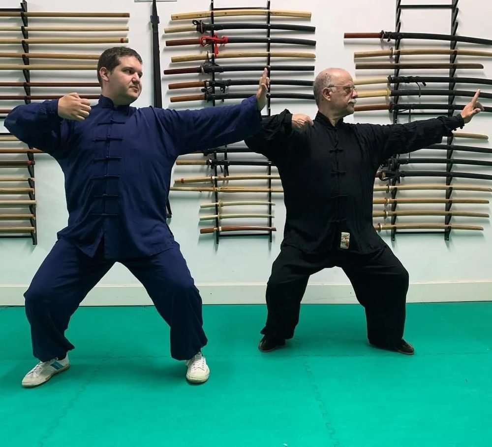 Xavier practicando artes marciales tradicionales